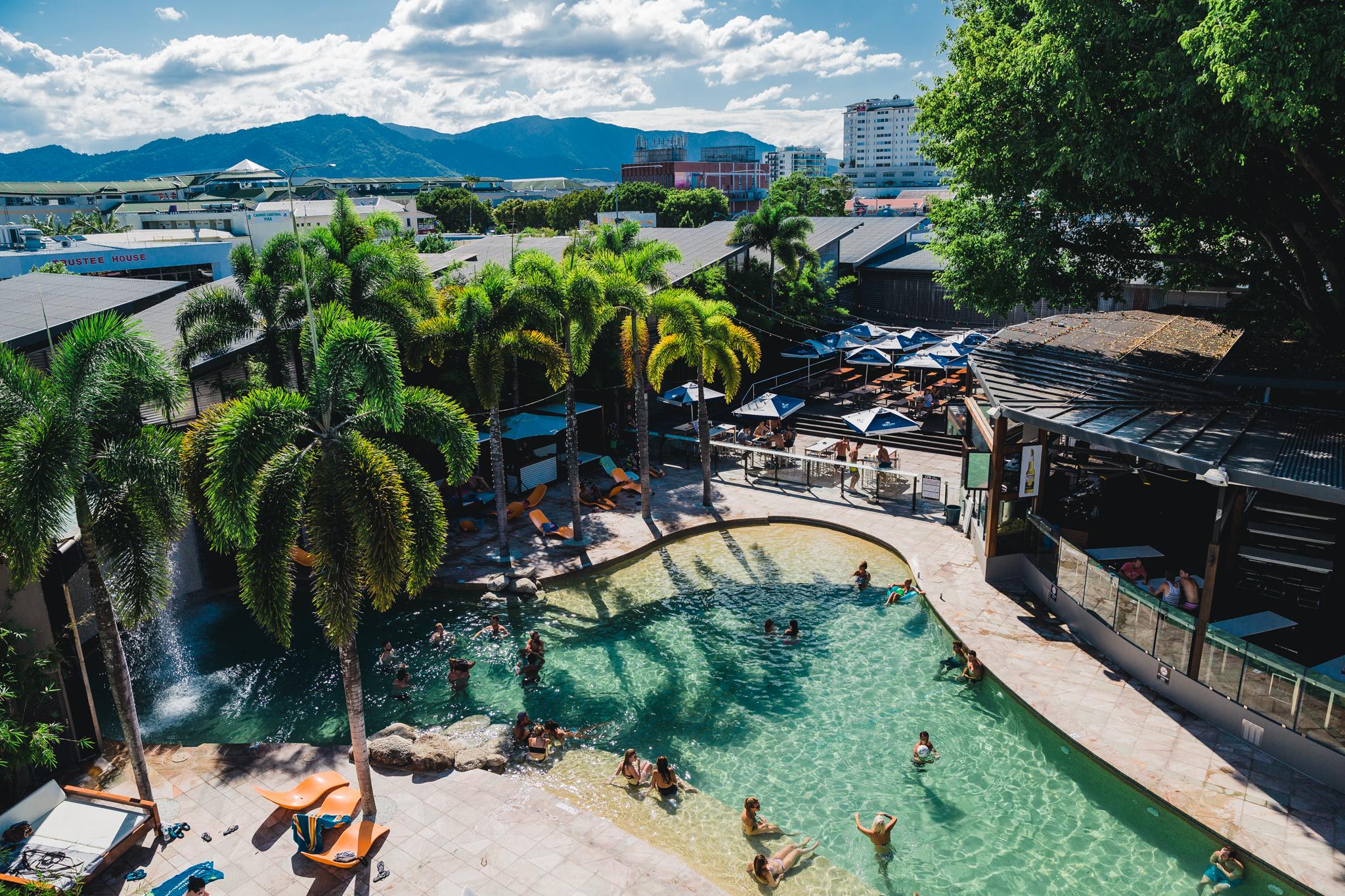 Gilligan'S Hotel & Resort Cairns Exterior photo