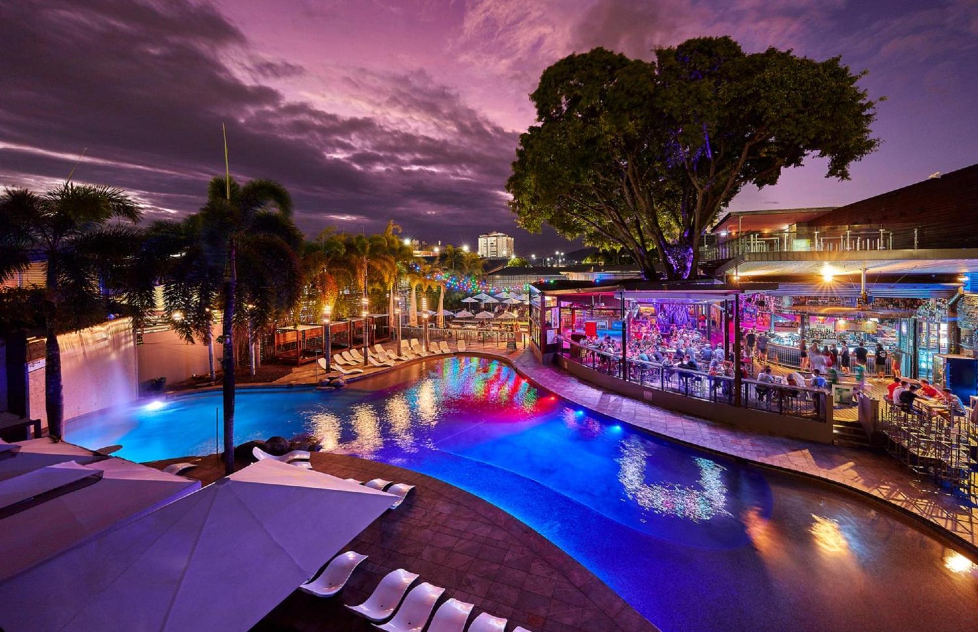 Gilligan'S Hotel & Resort Cairns Exterior photo